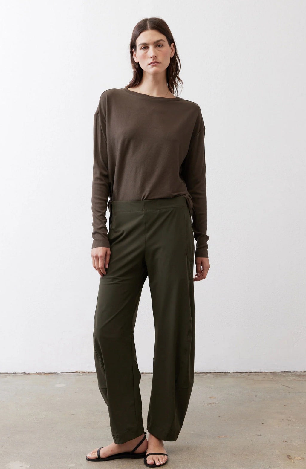 Pantalón Bruna — Barrel Fit de cintura alta