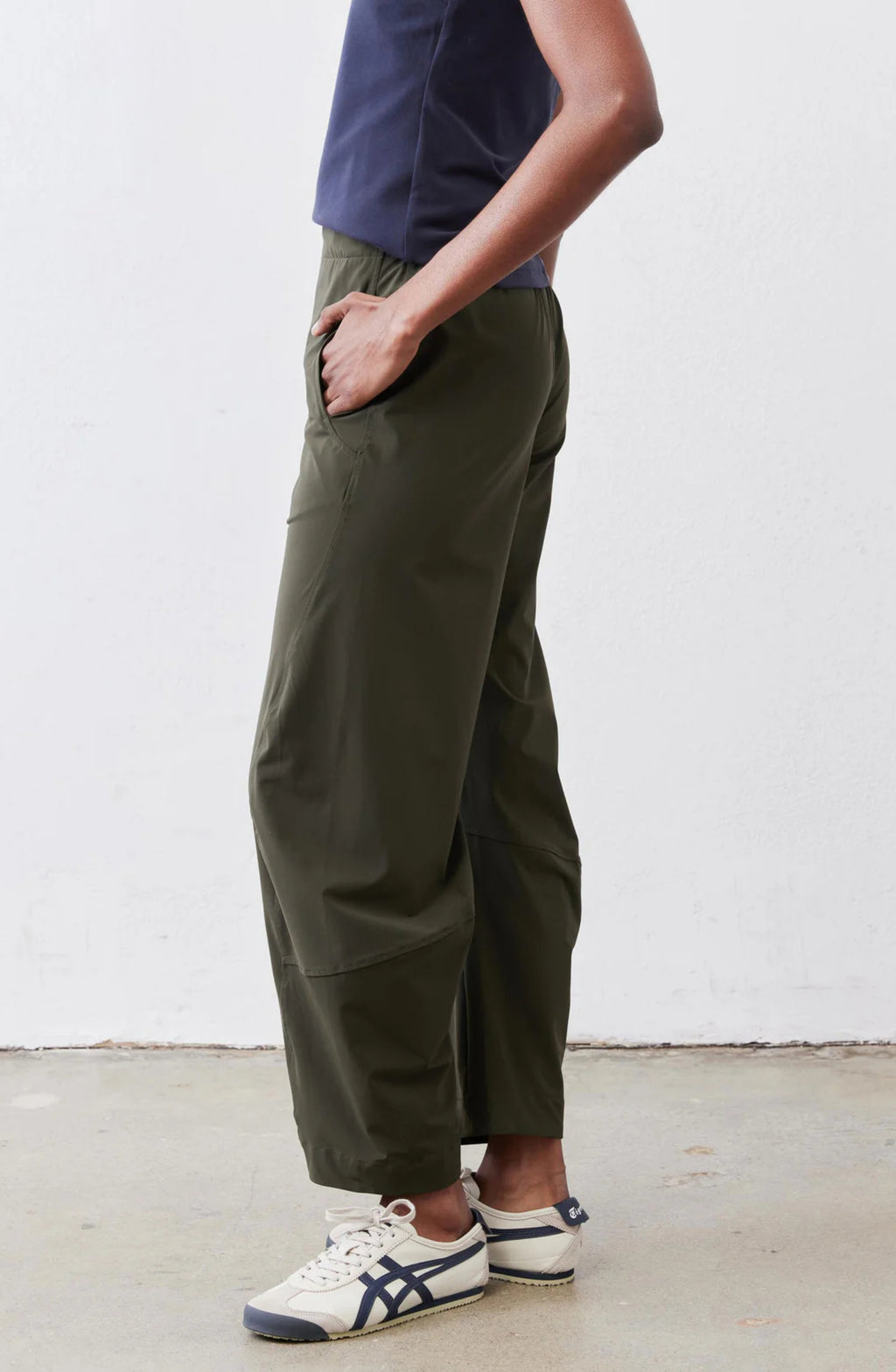 Pantalón Bruna — Barrel Fit de cintura alta