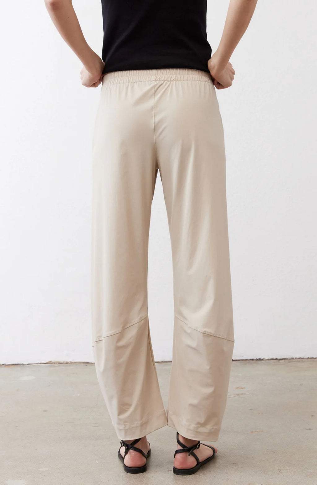 Pantalón Bruna — Barrel Fit de cintura alta